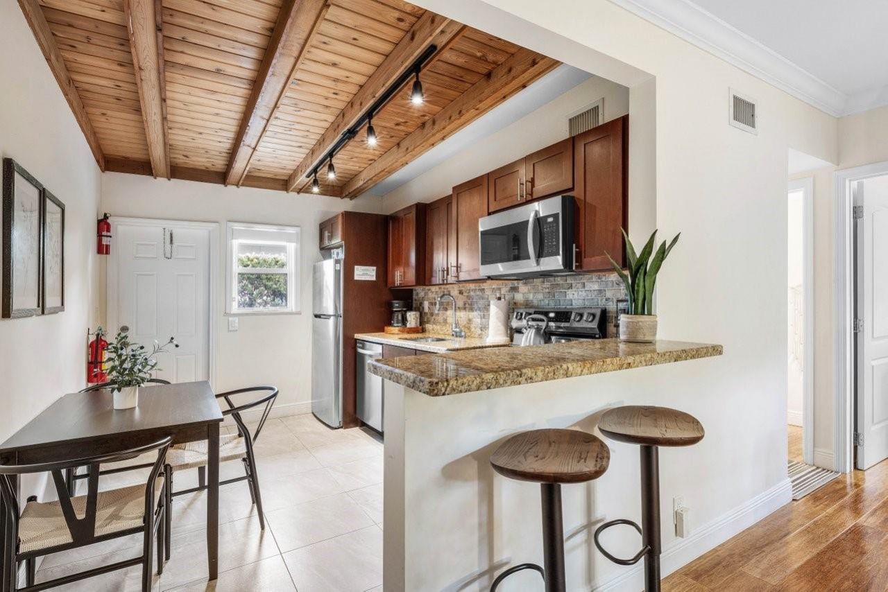 615 & 617 NE 9th Avenue, Fort Lauderdale, FL 33304 Photo
