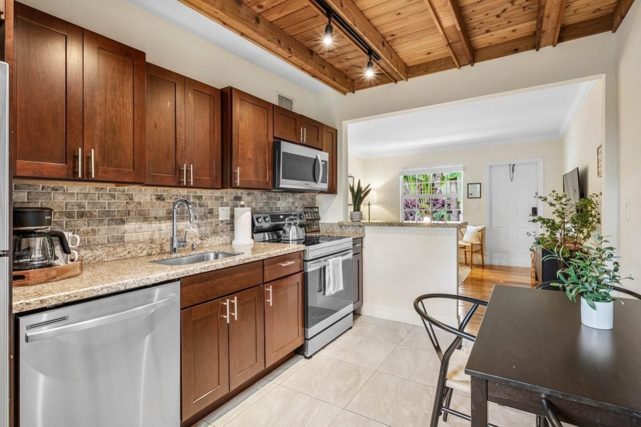 615 & 617 NE 9th Avenue, Fort Lauderdale, FL 33304 Photo