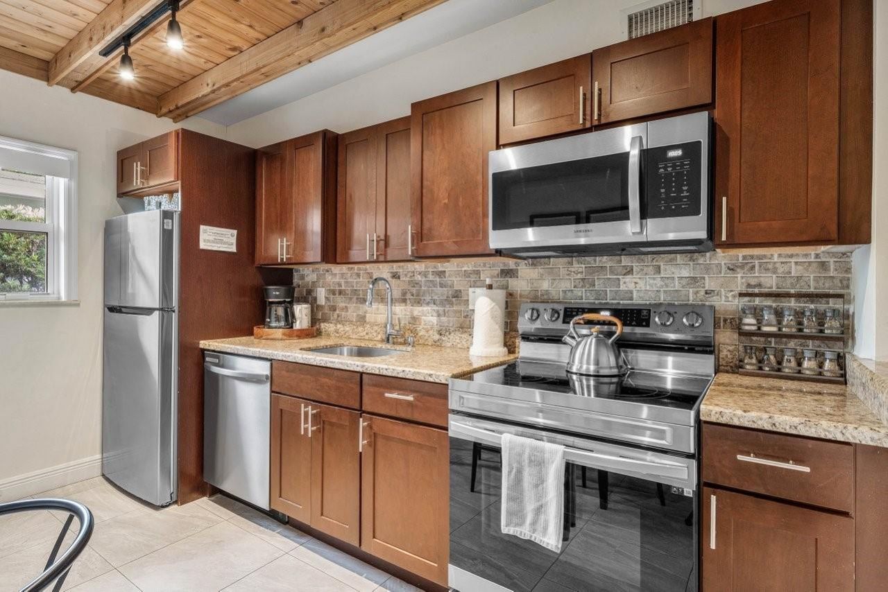 615 & 617 NE 9th Avenue, Fort Lauderdale, FL 33304 Photo