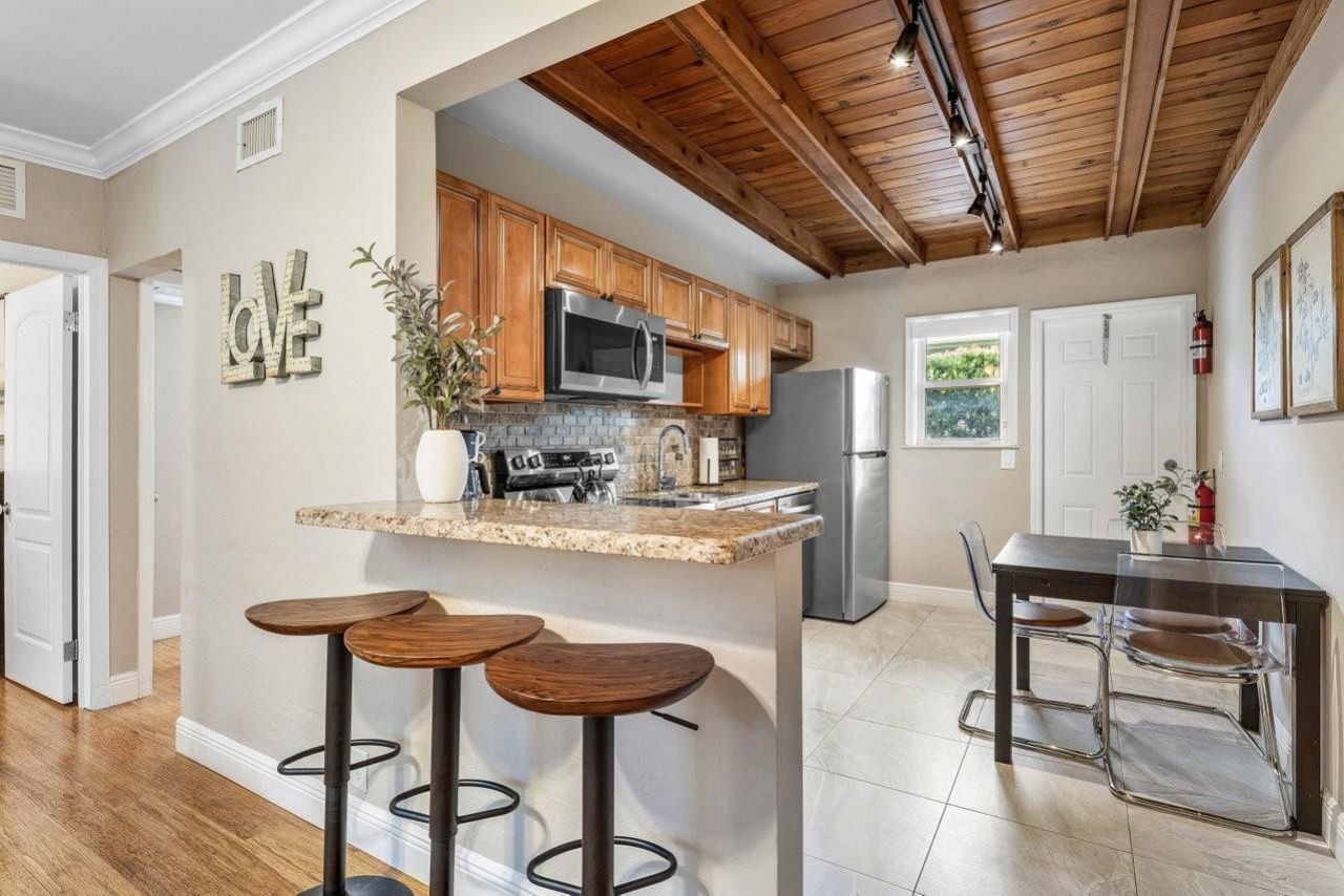 615 & 617 NE 9th Avenue, Fort Lauderdale, FL 33304 Photo