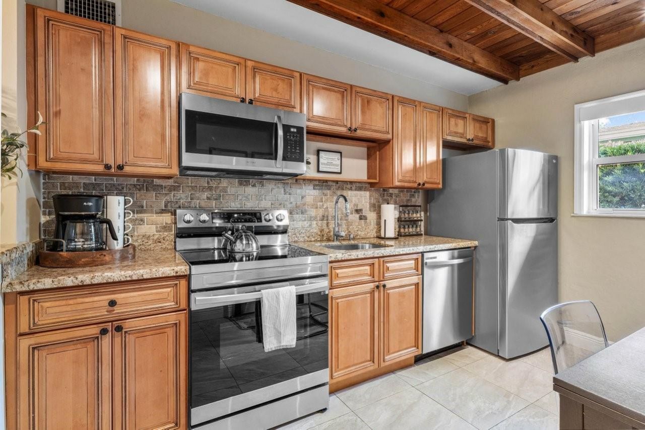 615 & 617 NE 9th Avenue, Fort Lauderdale, FL 33304 Photo