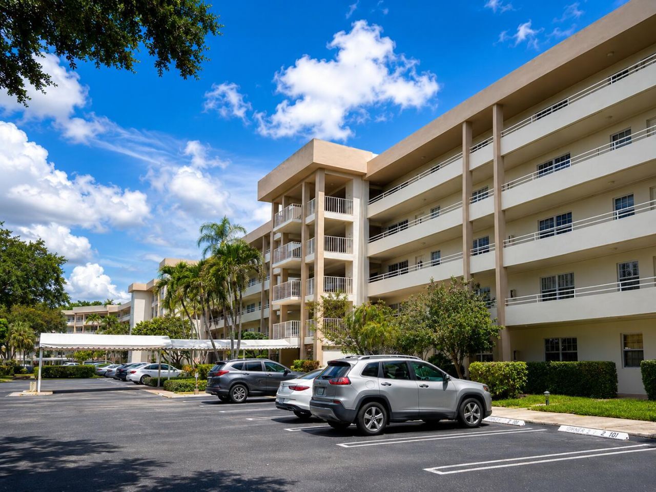 3930 Oaks Clubhouse Drive, Unit 303, Pompano Beach, FL 33069 Photo