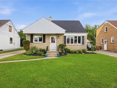 82 Cathedral Lane, Cheektowaga, NY 14225