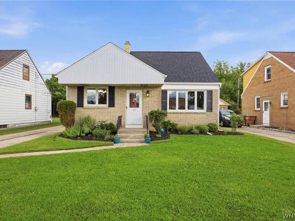 82 Cathedral Lane, Cheektowaga, NY 14225