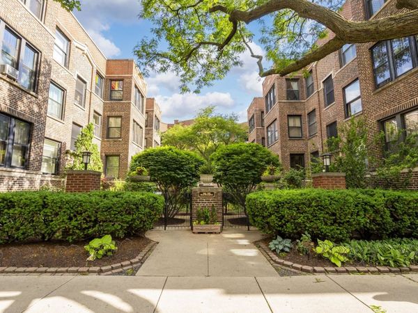 745 W Brompton Avenue , Unit 2, Chicago, IL 60657