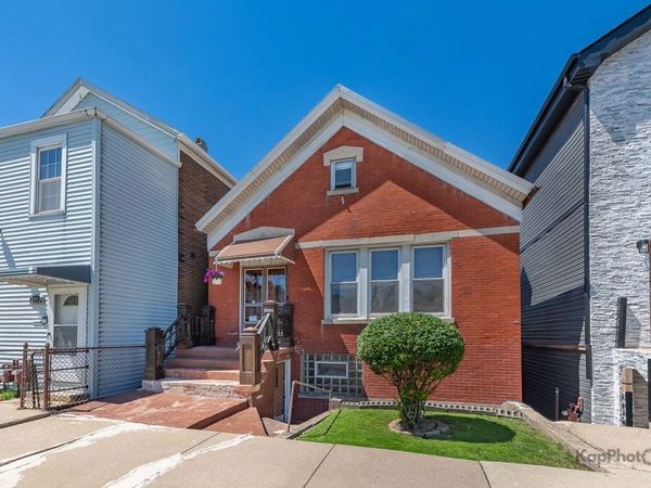 2910 S Quinn Street , Chicago, IL 60608