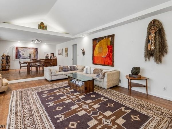 20 Kean Rd, Millburn, NJ 07078