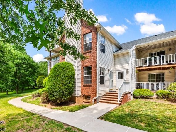 343 Bowler Ct, Piscataway, NJ 08854