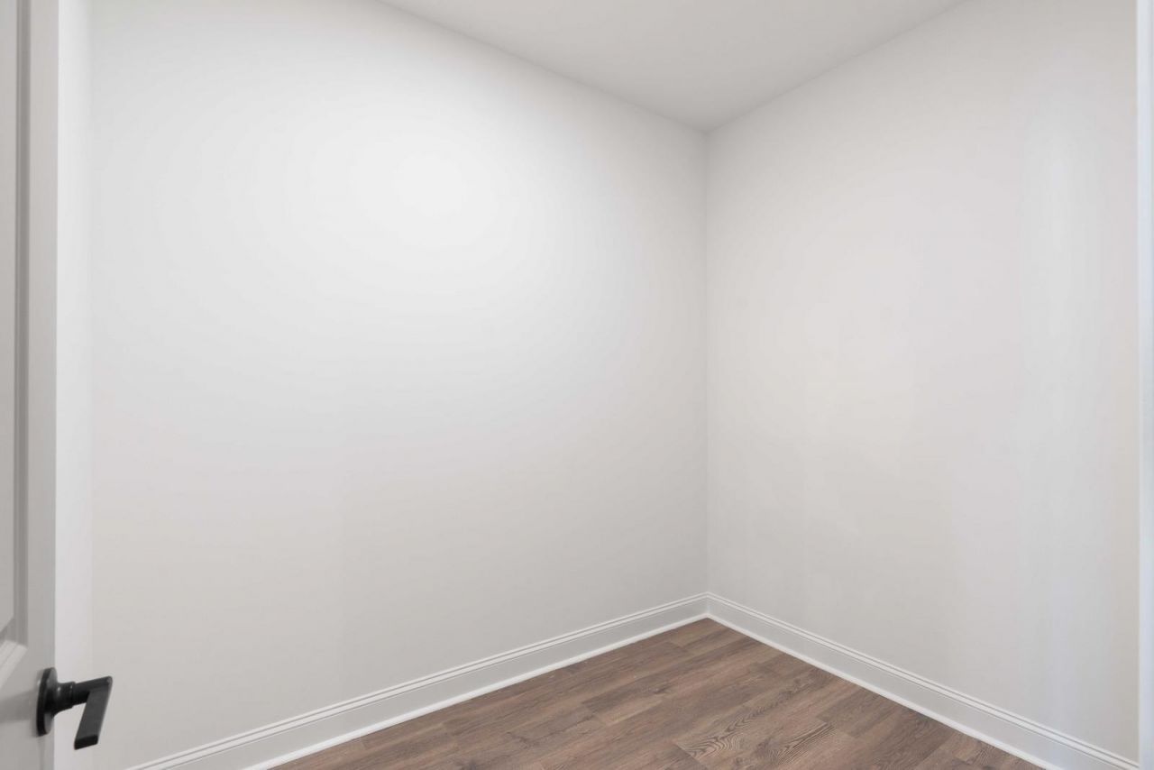 556 Hayes Park Boulevard Photo 32