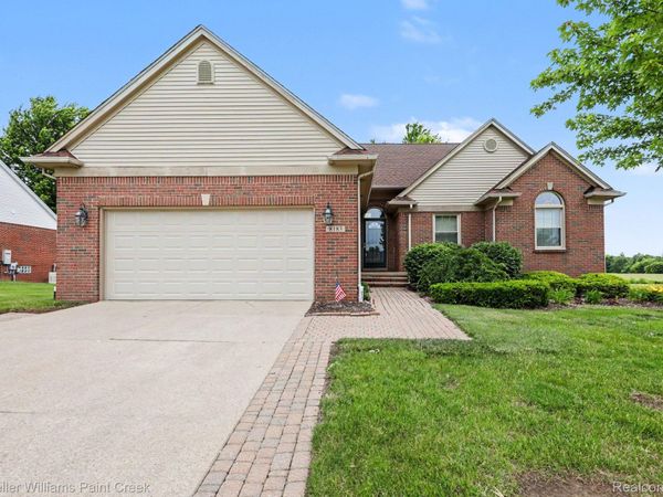8183 Prestwick Lane, Washington Township, Mi 48095