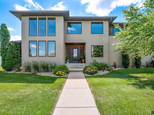 7601 S Ridgestone Dr, Sioux Falls, SD 57108