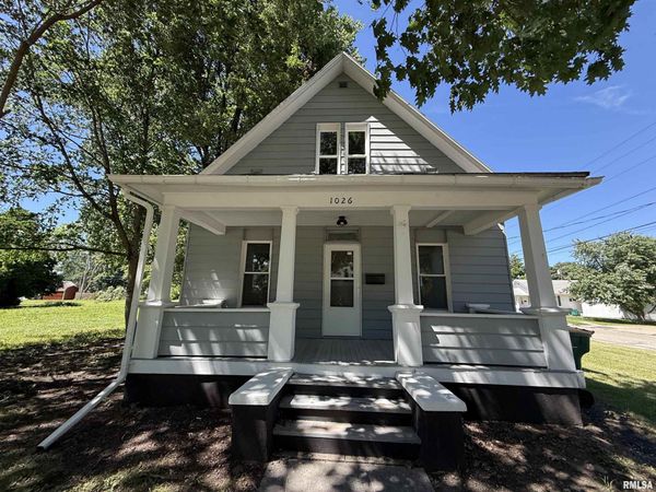 1026 E CARROLL Street, Macomb, IL 61455
