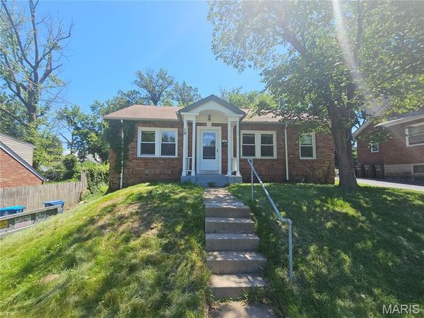 18 S Barat Avenue , Ferguson, MO 63135