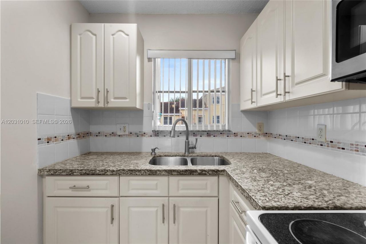 330 NW 114th Ave, Unit 7-105, Sweetwater, FL 33172 Photo
