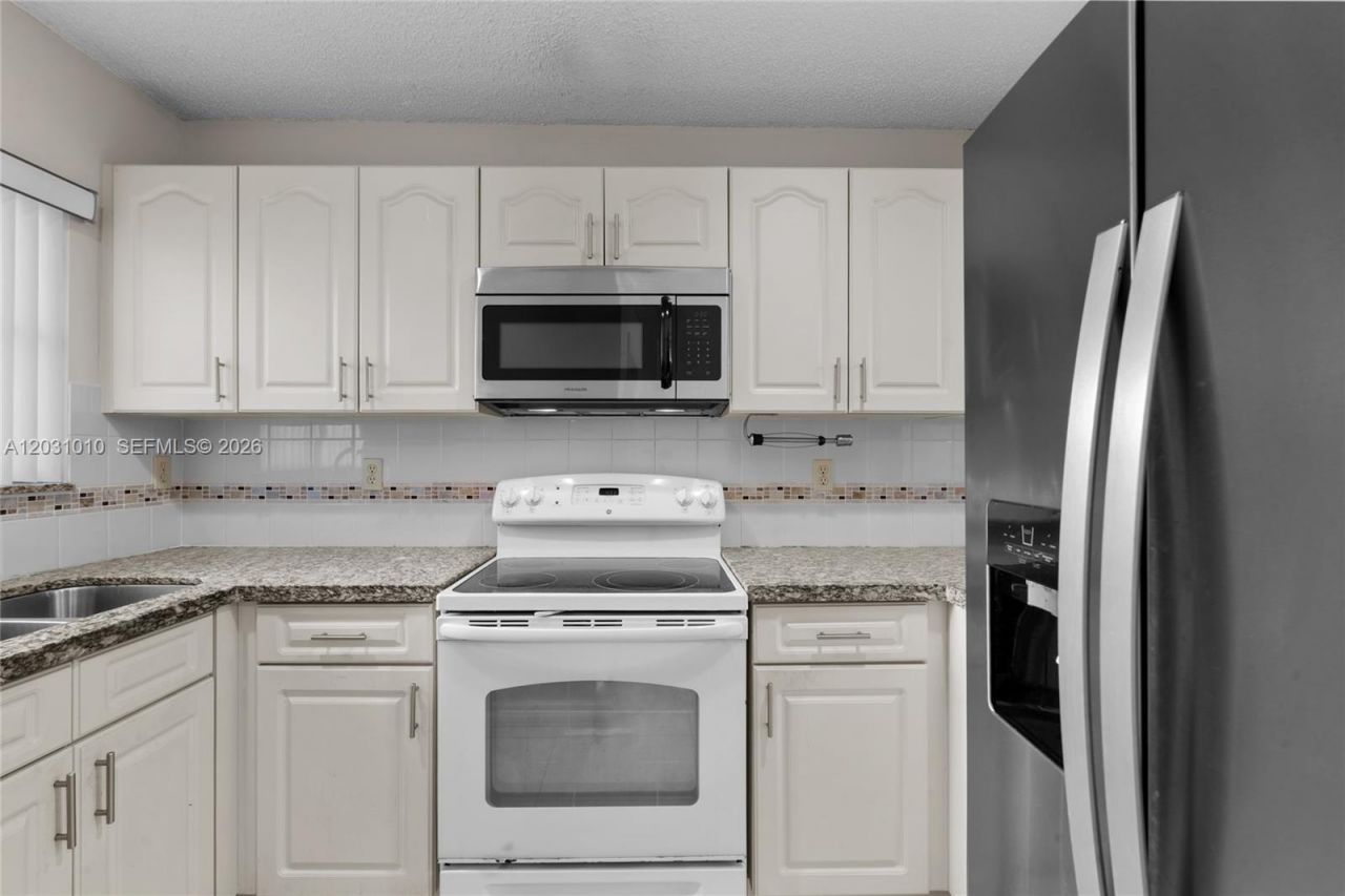 330 NW 114th Ave, Unit 7-105, Sweetwater, FL 33172 Photo