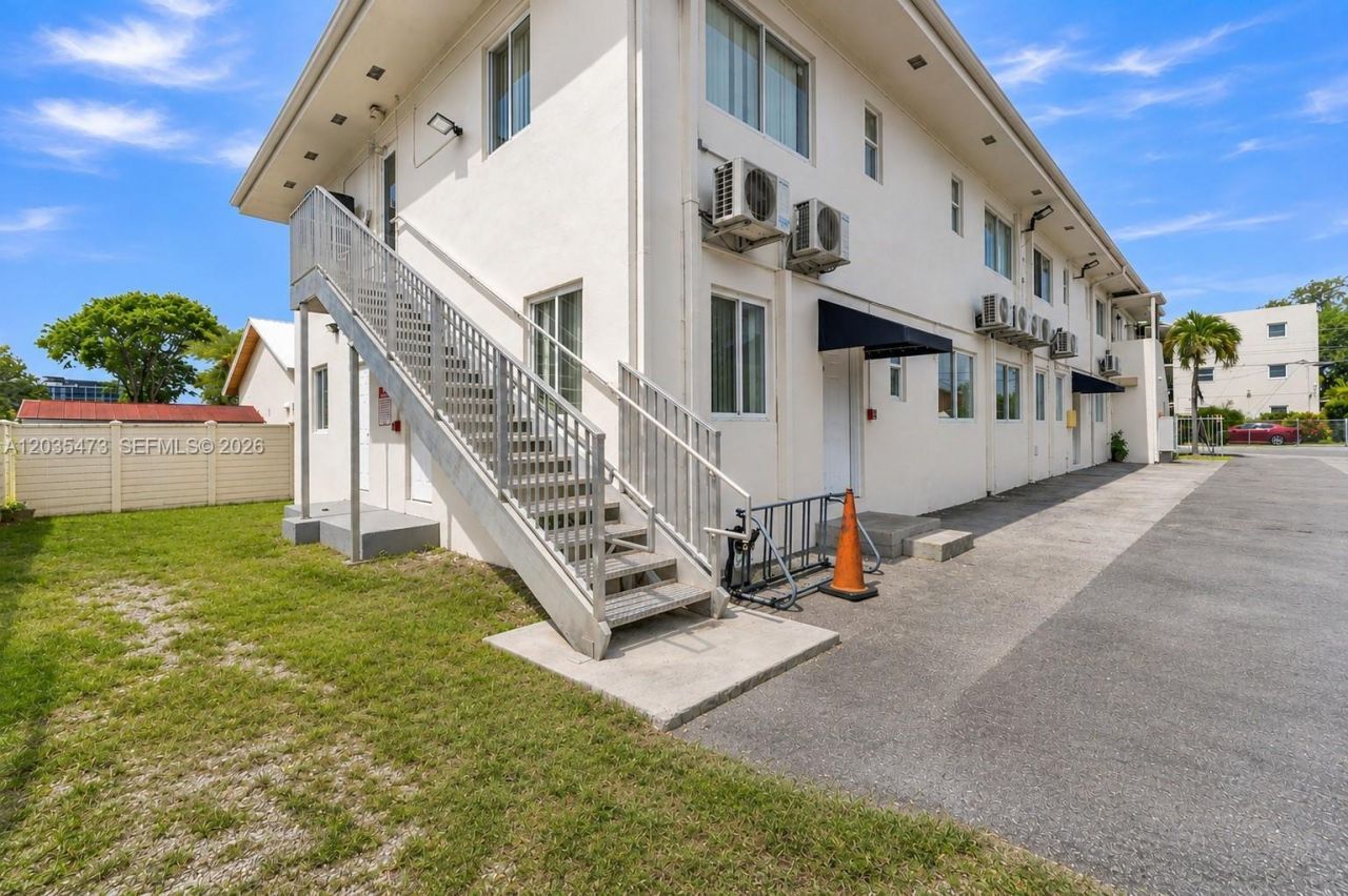 6647 SW 59th Pl , Unit 101, South Miami, FL 33143 Photo
