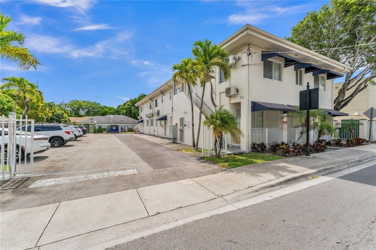 6647 SW 59th Pl , Unit 101, South Miami, FL 33143 Photo