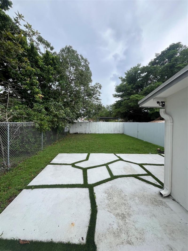 3244 SW 3rd St, Unit L, Miami, FL 33135 Photo
