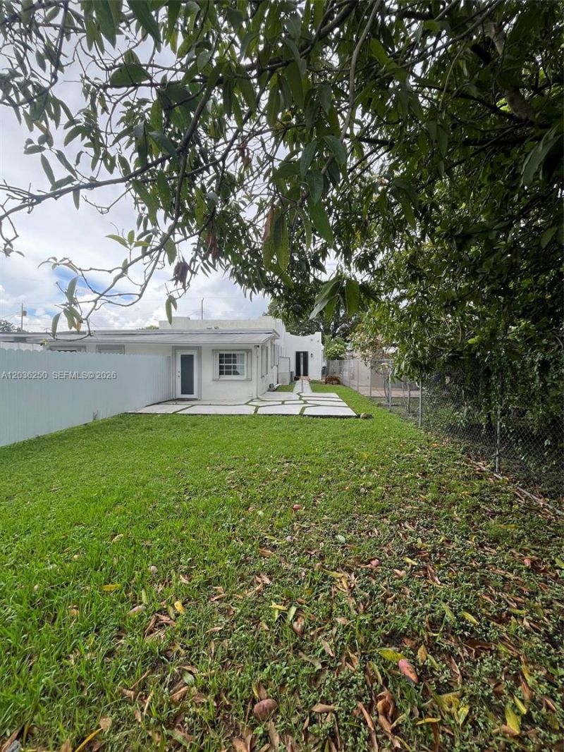 3244 SW 3rd St, Unit L, Miami, FL 33135 Photo