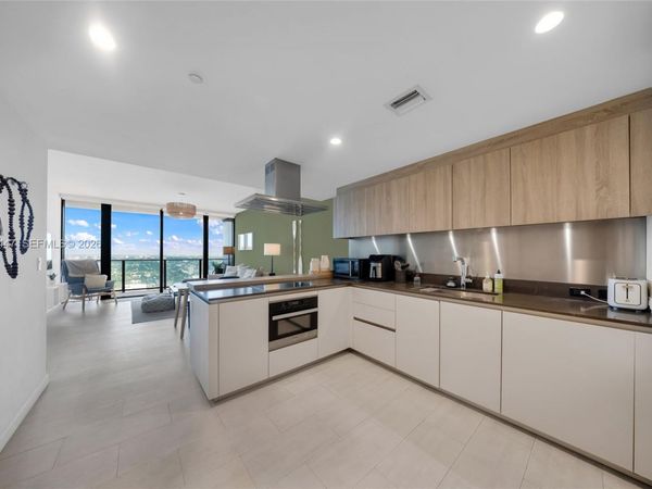 1000 Brickell Plz , Unit 4704, Miami, FL 33131