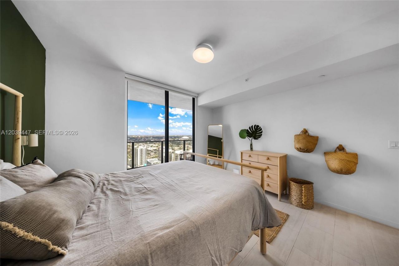 1000 Brickell Plz , Unit 4704, Miami, FL 33131 Photo