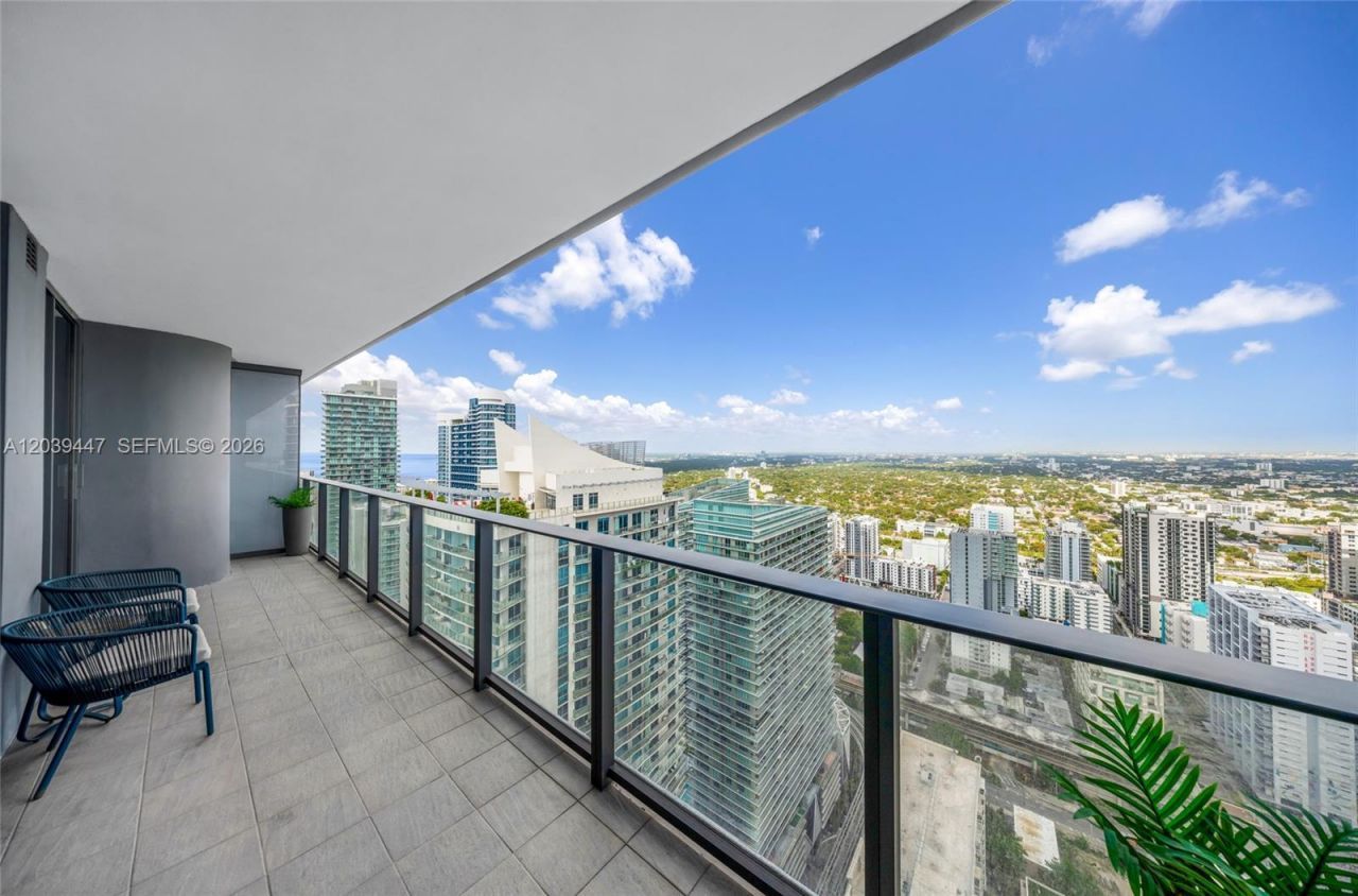 1000 Brickell Plz , Unit 4704, Miami, FL 33131 Photo
