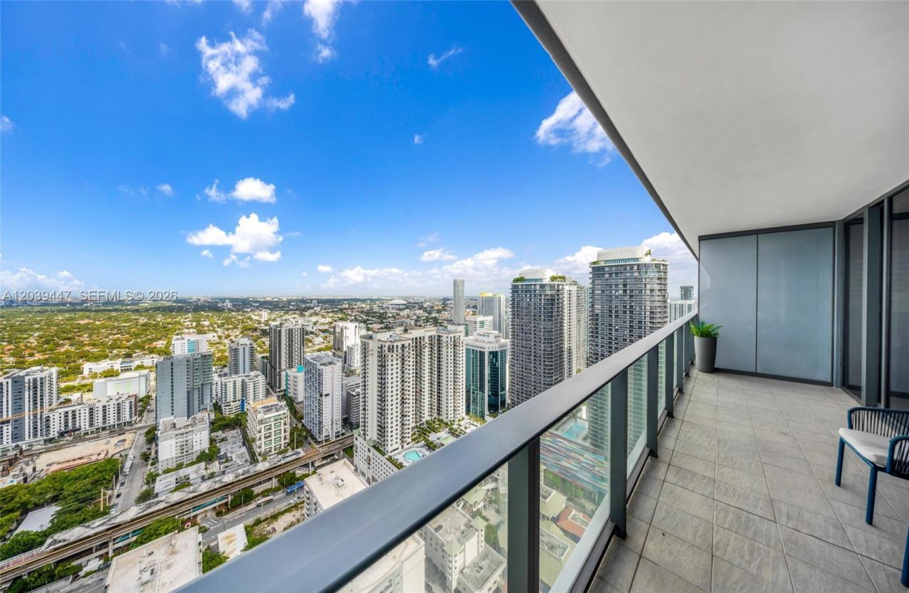1000 Brickell Plz , Unit 4704, Miami, FL 33131 Photo