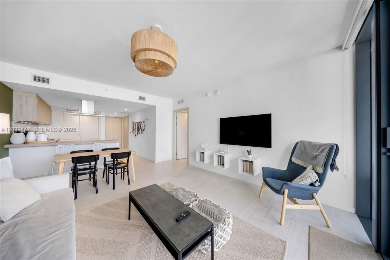 1000 Brickell Plz , Unit 4704, Miami, FL 33131 Photo