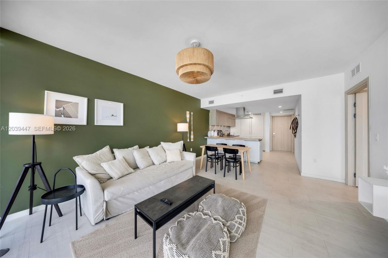 1000 Brickell Plz , Unit 4704, Miami, FL 33131 Photo