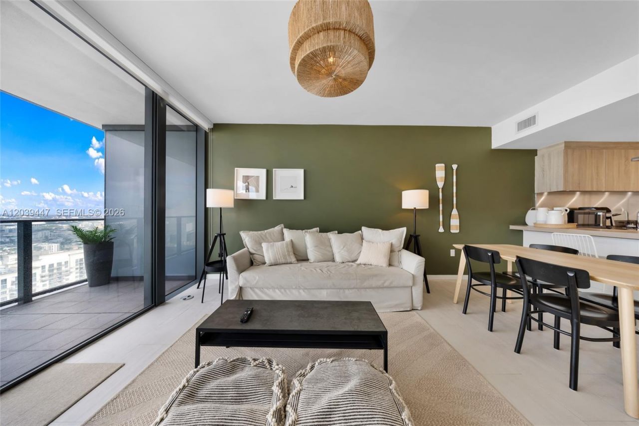 1000 Brickell Plz , Unit 4704, Miami, FL 33131 Photo
