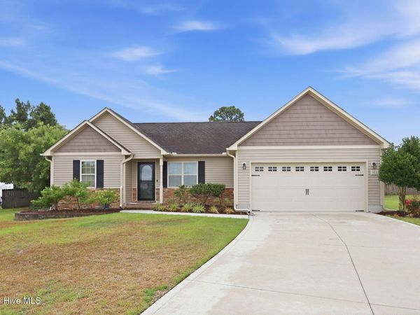 505 Waldorf Court , Hubert, NC 28539