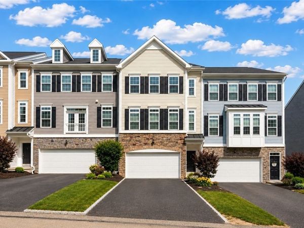 31 Hawthorne Dr , Washington, PA 15301