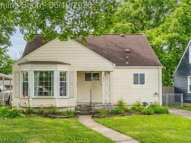13631 Labelle Street, Oak Park, MI 48237