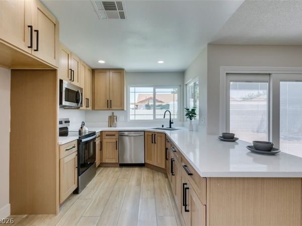 6012 Oceanside Way , Las Vegas, NV 89108