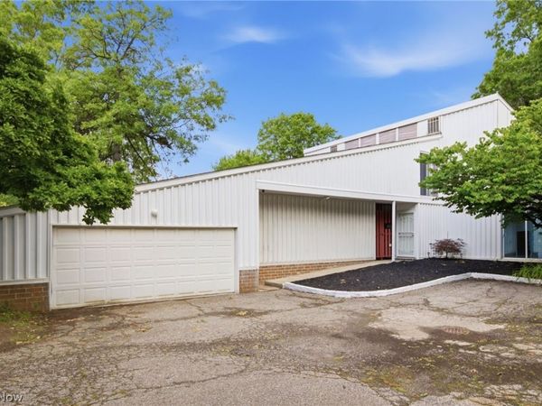 13 Sutton Place, Shaker Heights, OH 44120