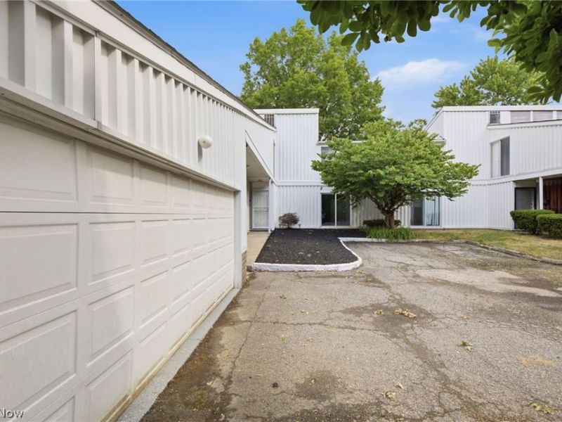 13 Sutton Place, Shaker Heights, OH 44120 Photo 2