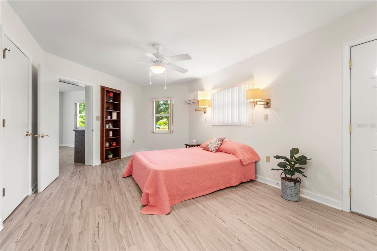 725 61st Street N, Saint Petersburg, FL 33710 Photo