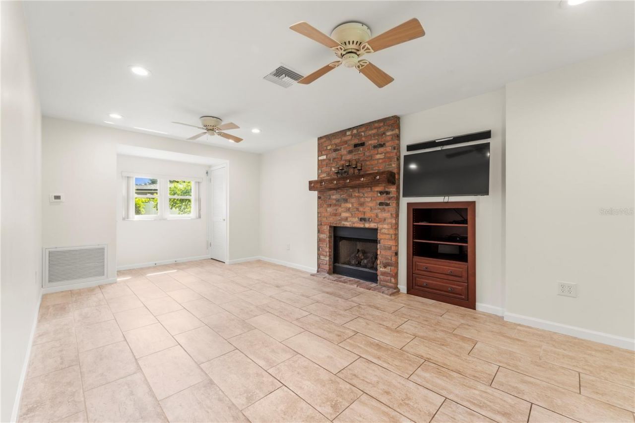 725 61st Street N, Saint Petersburg, FL 33710 Photo