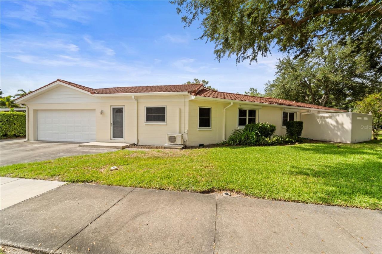 725 61st Street N, Saint Petersburg, FL 33710 Photo