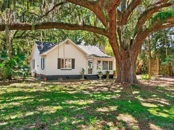 112 N LAKE AVENUE , LEESBURG, FL 34748