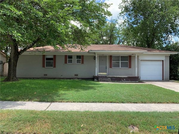 914 Chalk Street , Copperas Cove, TX 76522