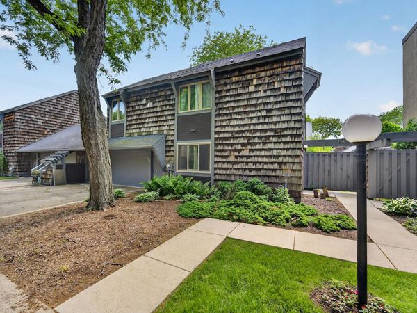 152 Lakefield Ct, Wind Point, WI 53402