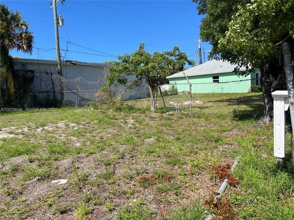 535 Lilac CT , West Palm Beach, FL 33407