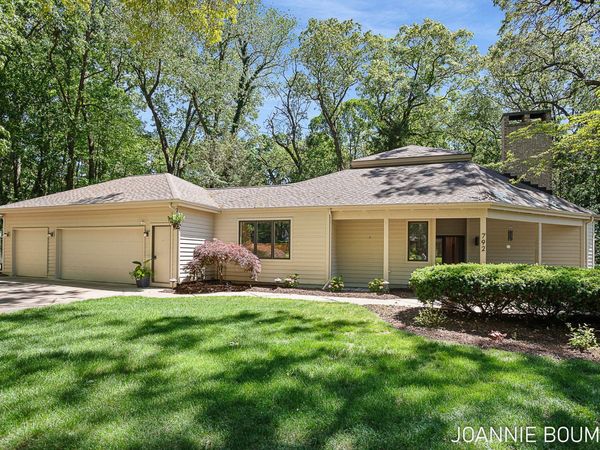 792 Pine Bay Avenue, Holland, MI 49424