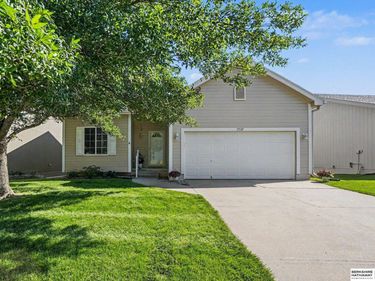15507 Armstrong Street, Omaha, NE 68116