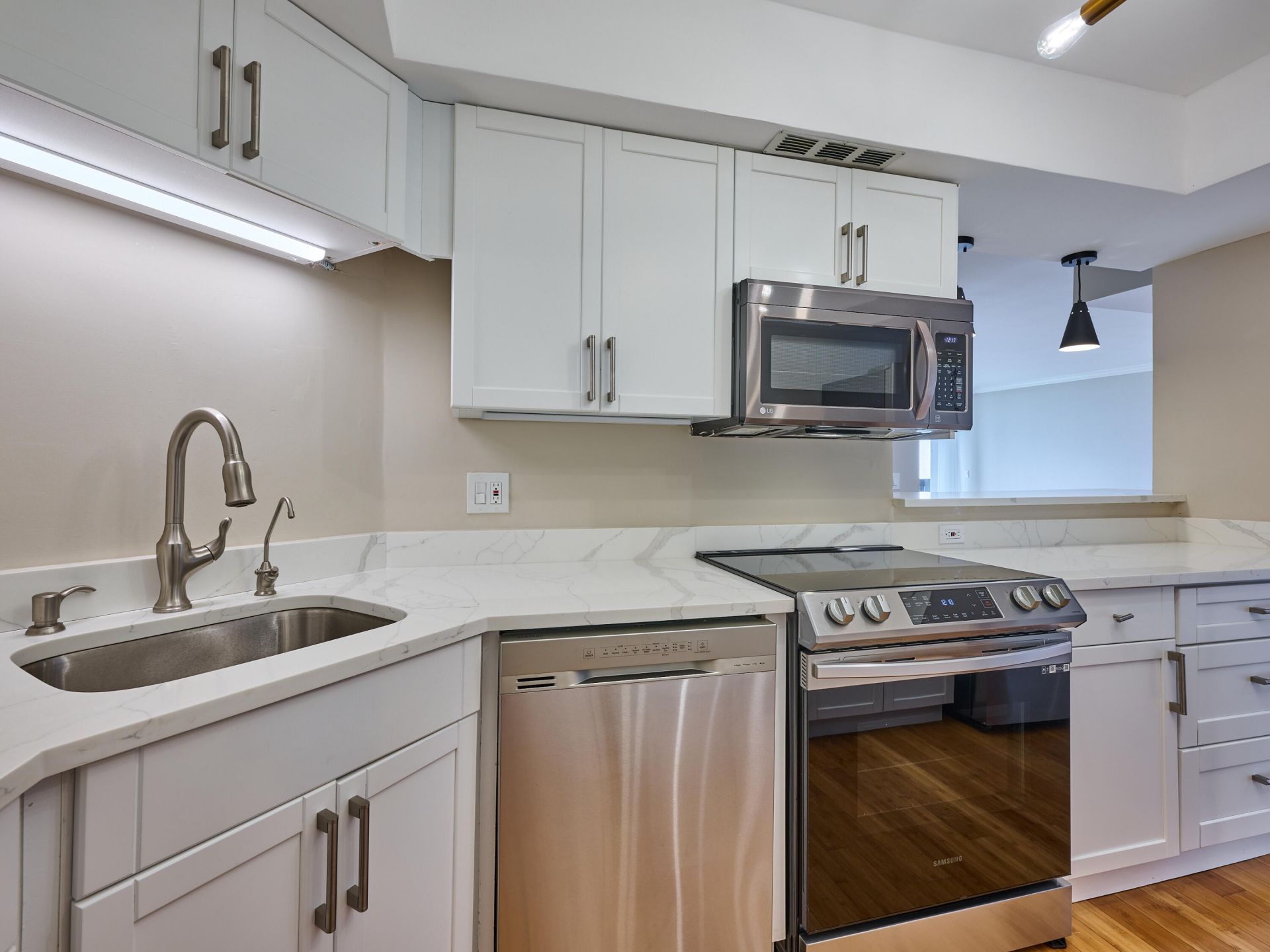 2425 Presidential Way, Unit 1405, West Palm Beach, FL 33401 Photo
