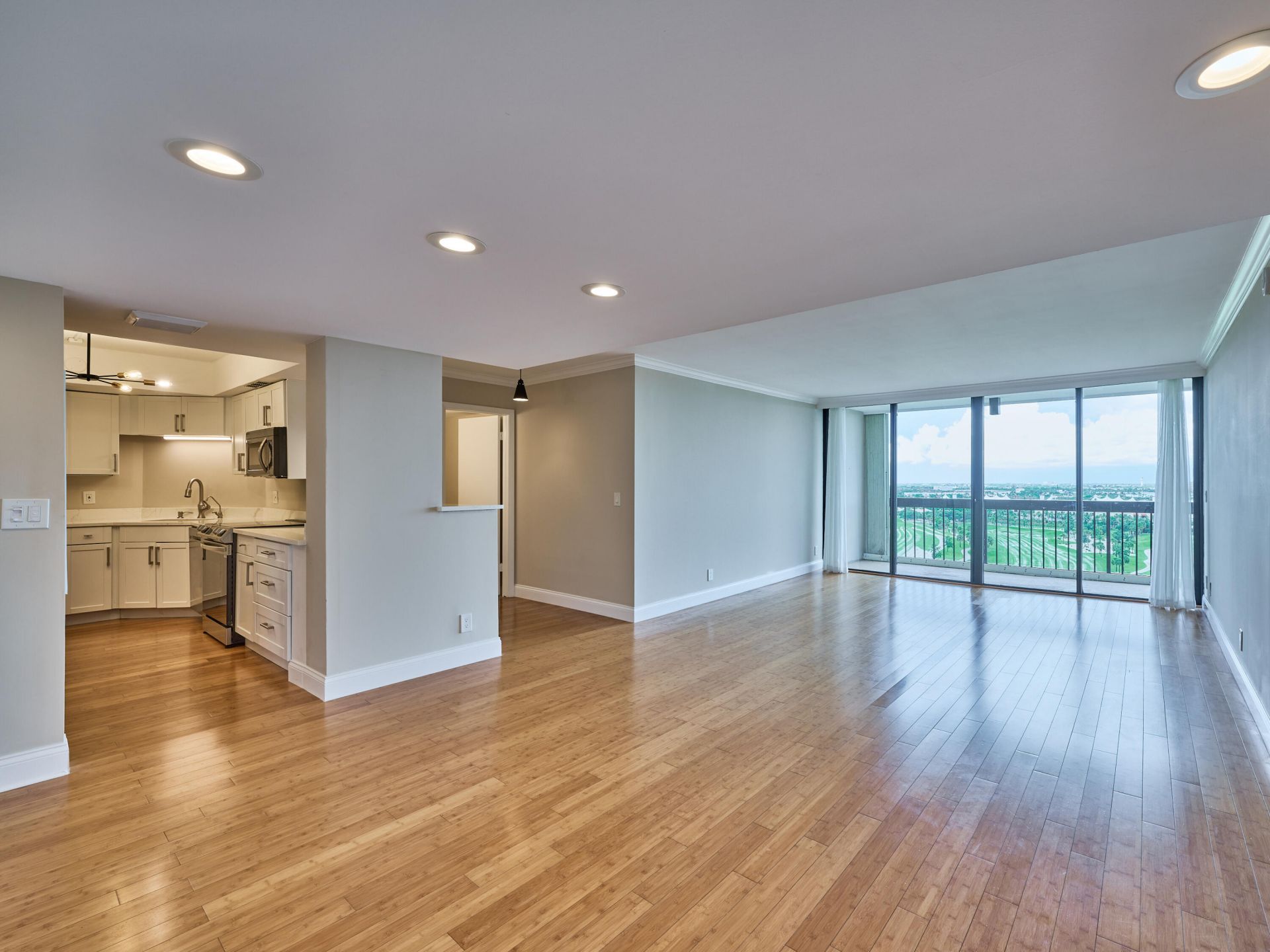 2425 Presidential Way, Unit 1405, West Palm Beach, FL 33401 Photo