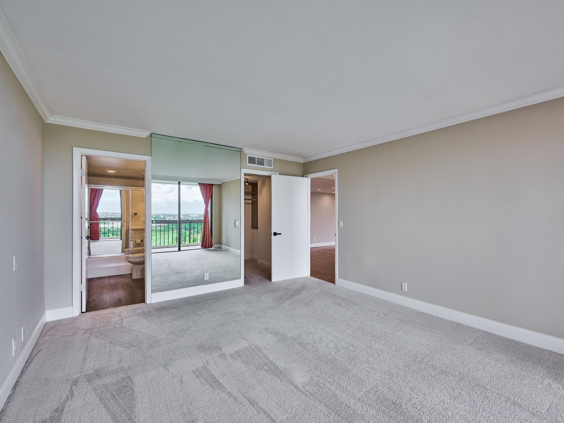 2425 Presidential Way, Unit 1405, West Palm Beach, FL 33401 Photo