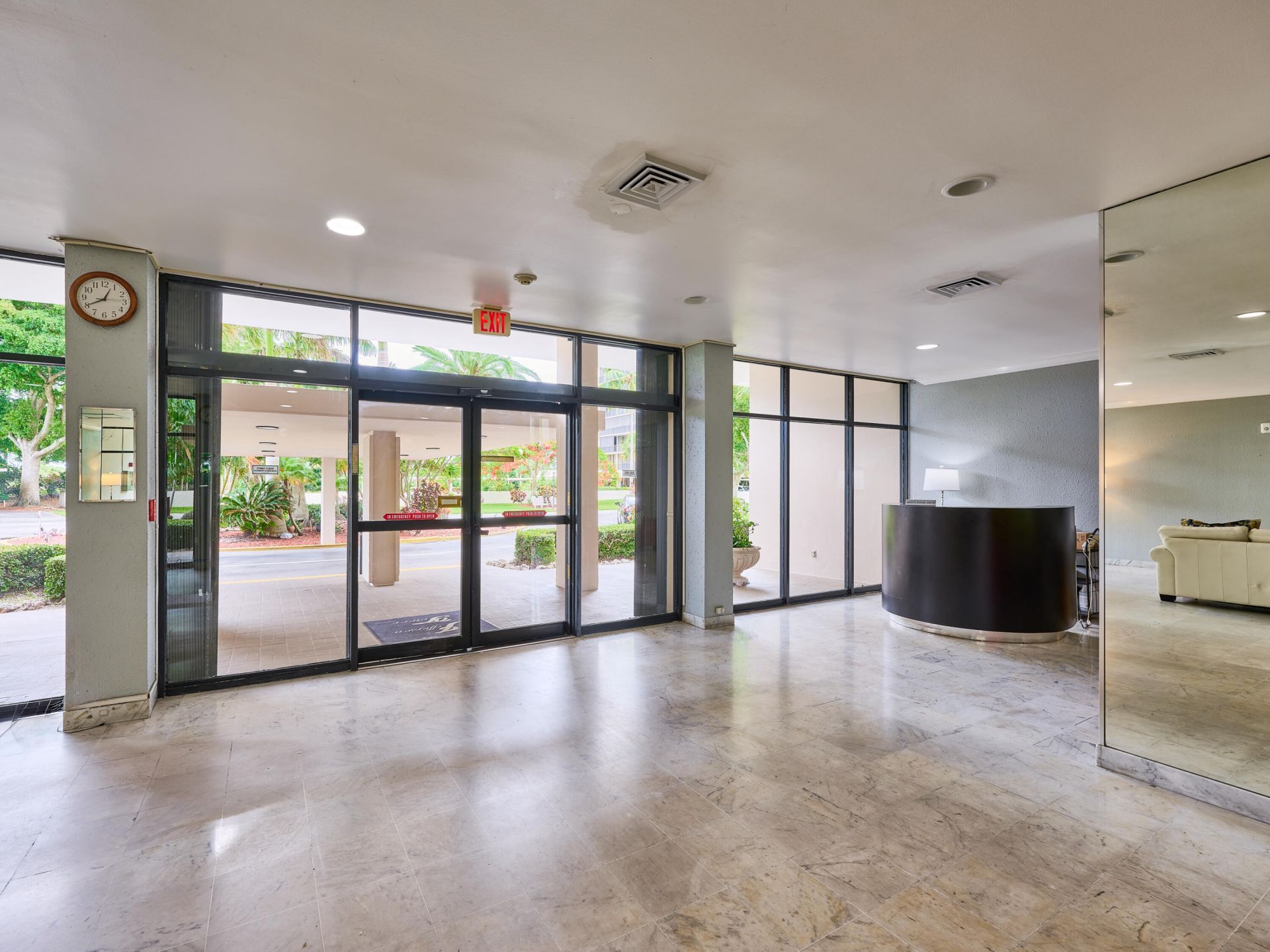 2425 Presidential Way, Unit 1405, West Palm Beach, FL 33401 Photo