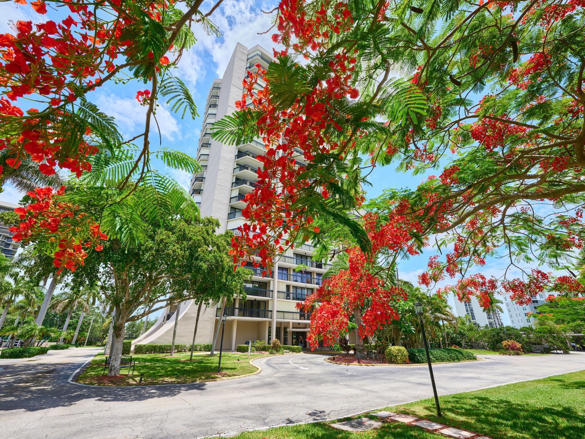 2425 Presidential Way, Unit 1405, West Palm Beach, FL 33401 Photo